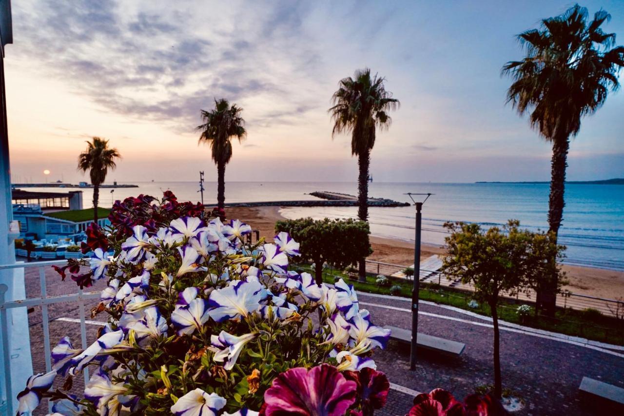 Aquamar Bed And Breakfast Crotone Exteriör bild