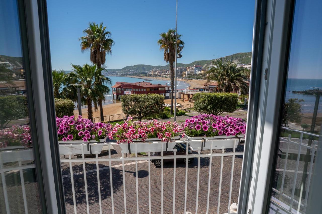 Aquamar Bed And Breakfast Crotone Exteriör bild
