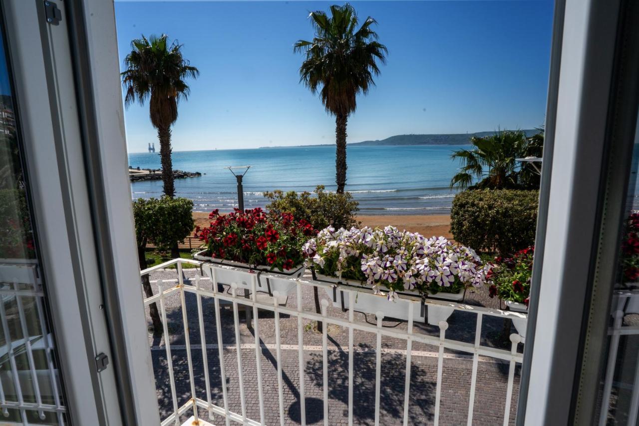 Aquamar Bed And Breakfast Crotone Exteriör bild